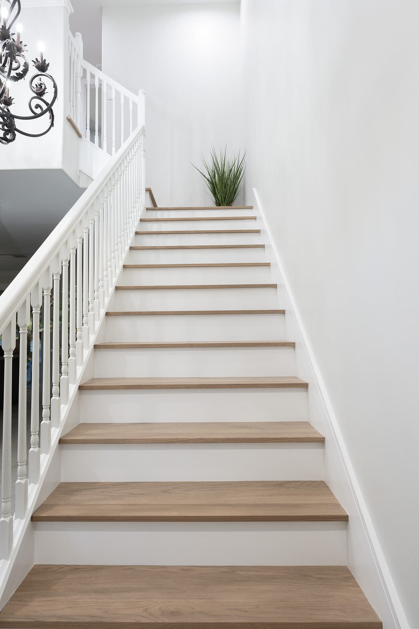 Custom hardwood staircase in RIVA Spain Earth color