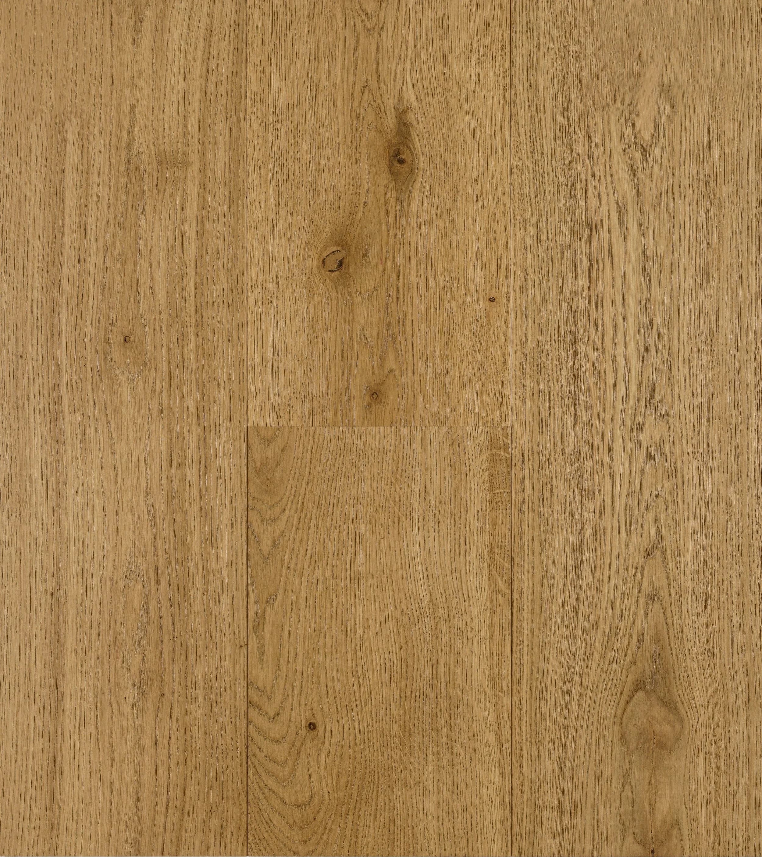 RIVA Amber European white oak, Character grade — knots and grain movement running the length of every plank