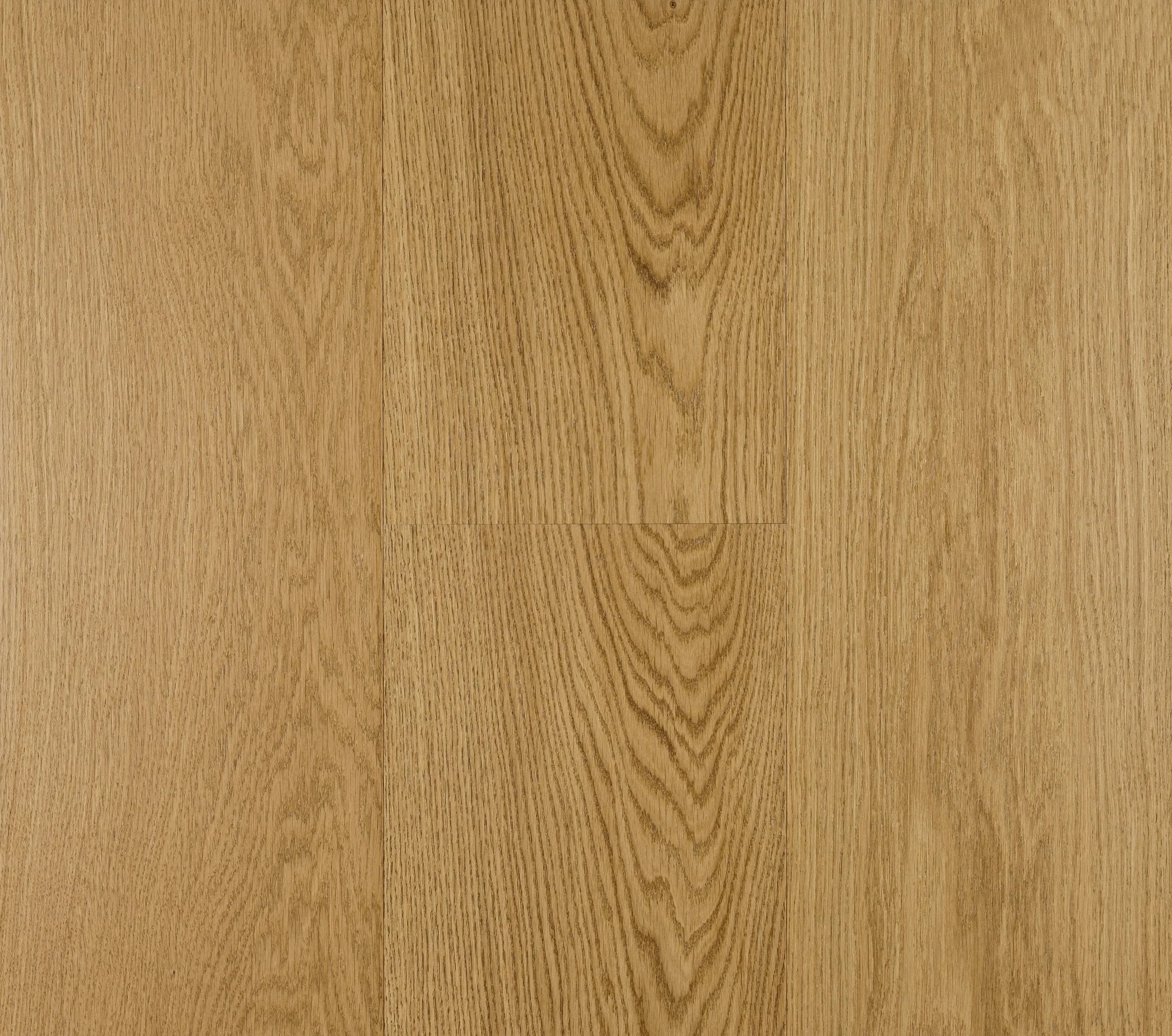 The same RIVA Amber oak in Select grade — an even, quiet face with only dime-sized knots