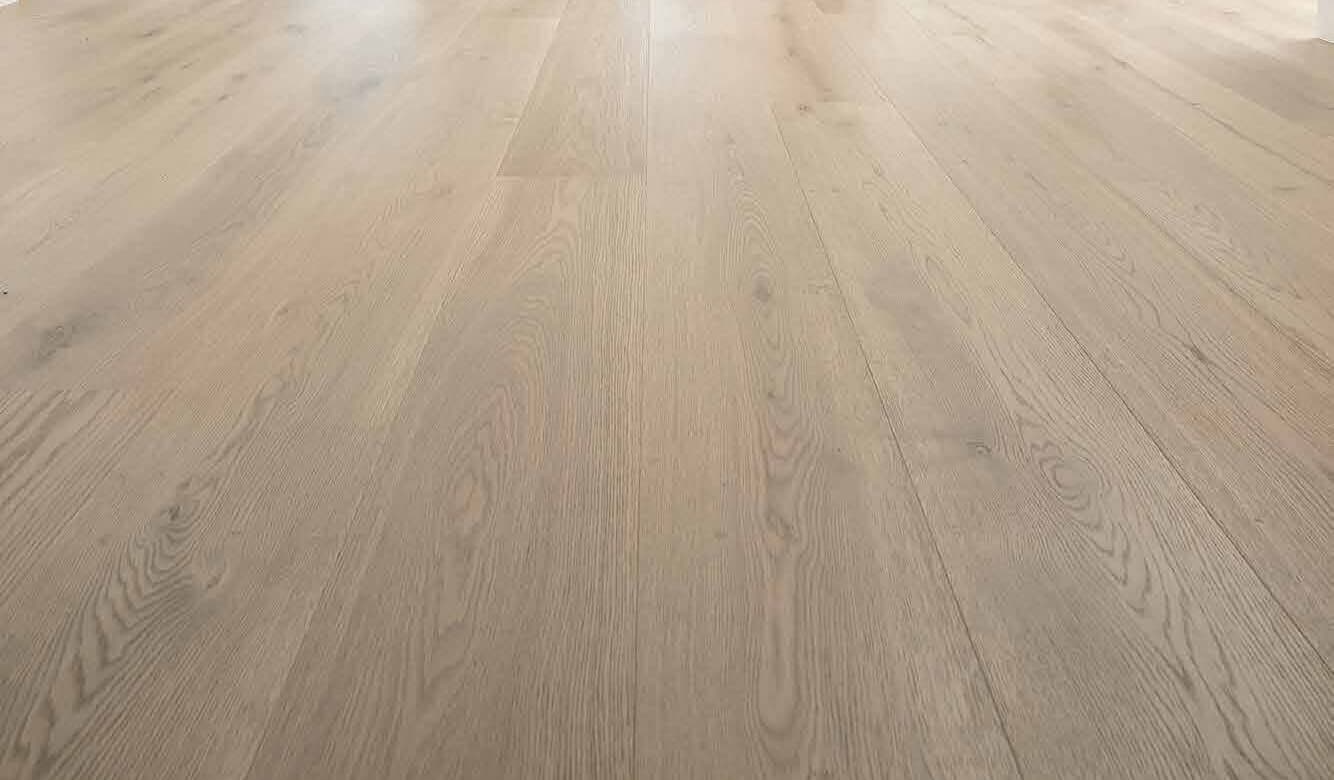 RIVA Spain product plank close-up — 4mm wear layer European white oak