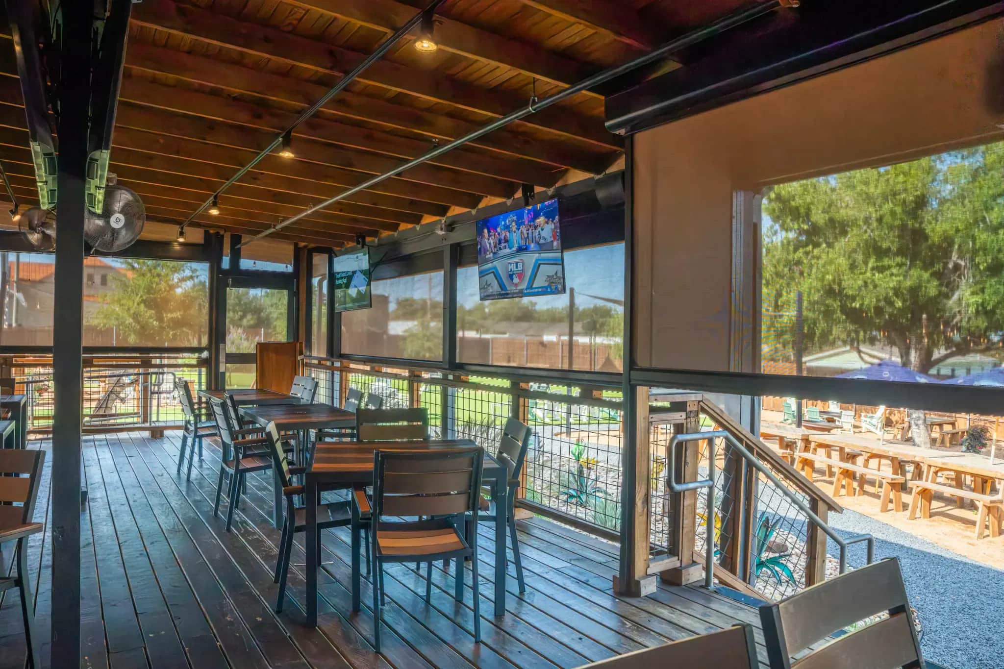 Motorized solar screens enclosing an outdoor restaurant dining area